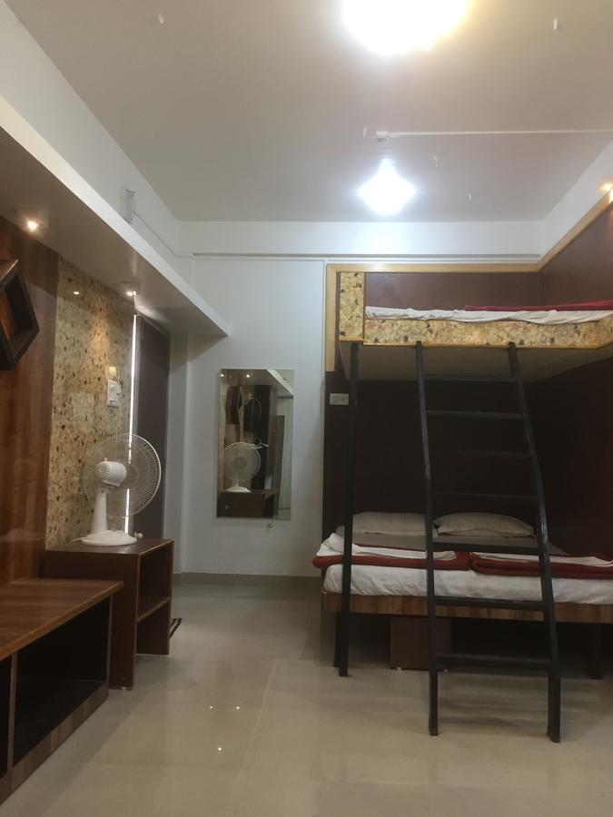 فندق Joshi Yatri Niwas كولهابور المظهر الخارجي الصورة
